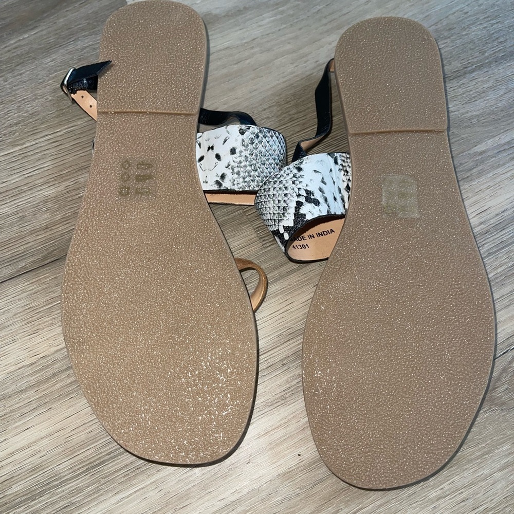 Chinese Laundry Snakeskin Black Sandals - Picture 3 of 3